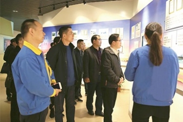 貴州省黔東南州委常委、榕江縣縣委書記賀代宏一行到公司參觀學習考察